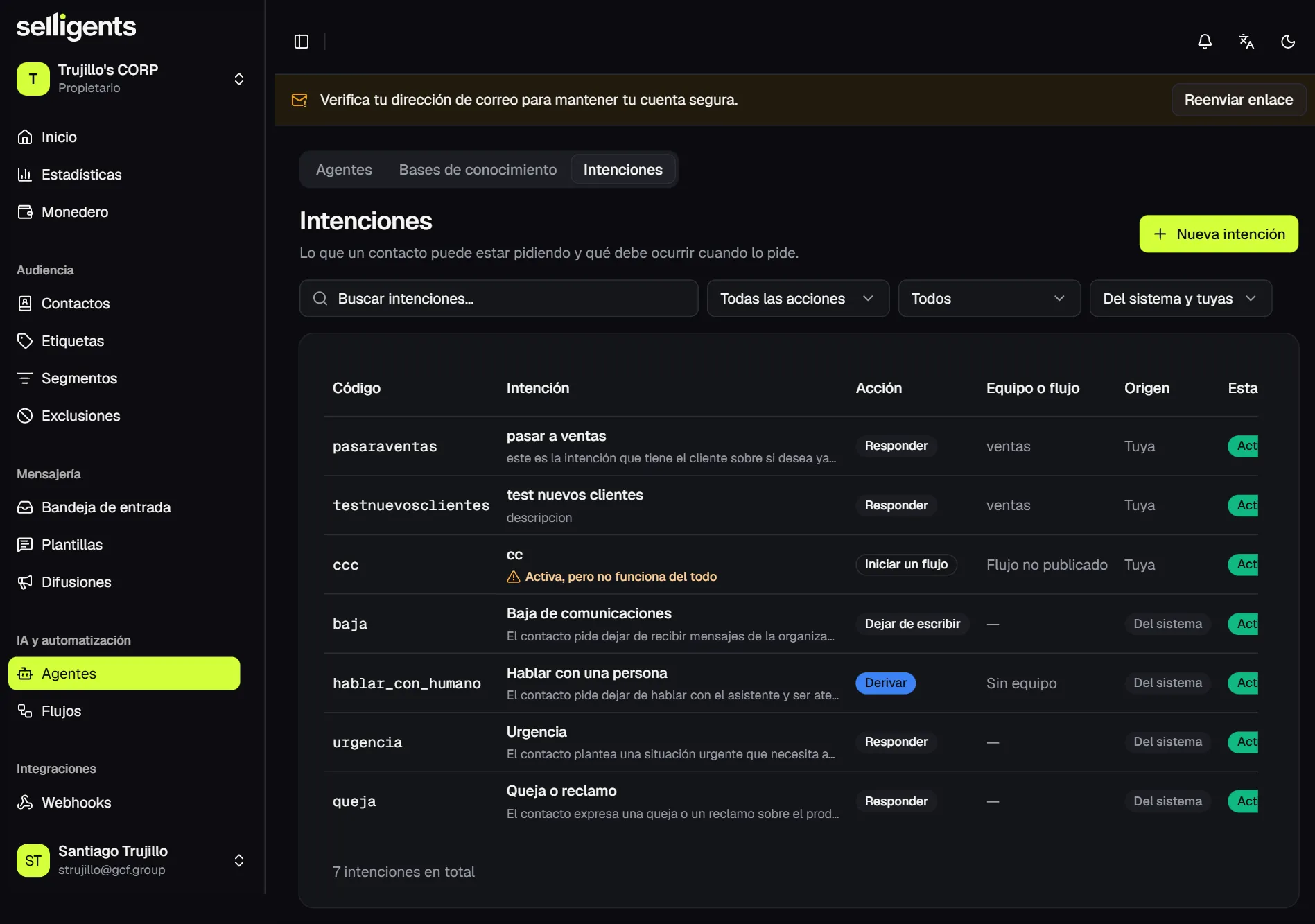 Intents list showing the code, description, action, target team or flow and origin of each intent, mixing custom intents with the system intents for unsubscribe, talk to a person, urgency and complaint.